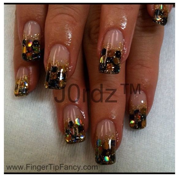 black-gold-holgram-nails